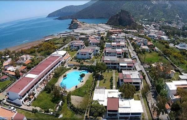 Menichetta 4 Posti Bilo Con Piscina Gratuita Dall' 11 Luglio Al 31 Agosto Vulcano  Exterior foto