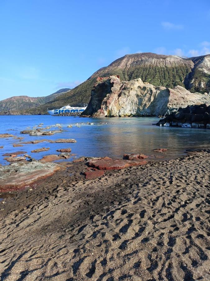 Menichetta 4 Posti Bilo Con Piscina Gratuita Dall' 11 Luglio Al 31 Agosto Vulcano  Exterior foto